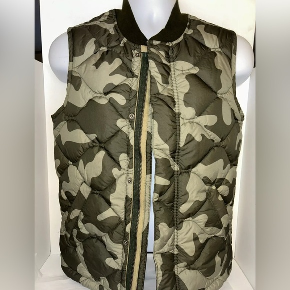 free assembly Other - Free Assembly Men's Quilted Onion Pattern Vest Olive Green Camo size XS